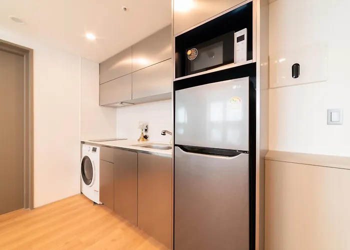 Apartment Hongik Univ Station Wave Family #c