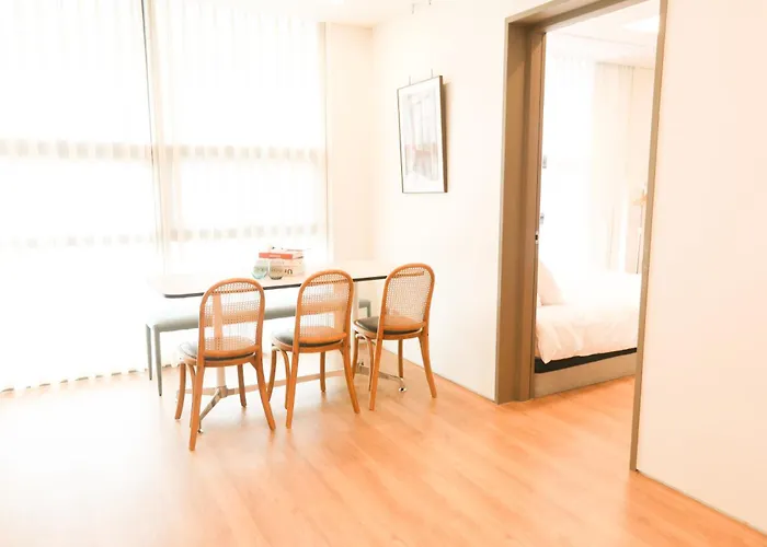 Apartment Hongik Univ Station Wave Family #c